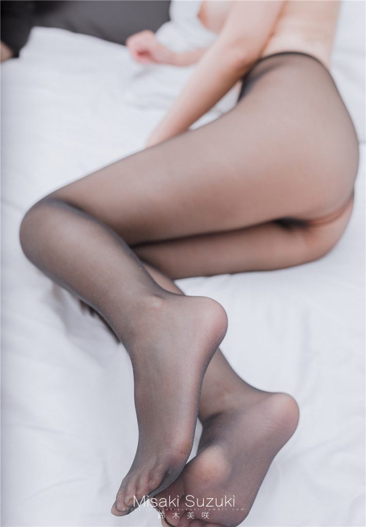 铃木美咲之黑丝裤袜的美脚体验（50P/189MB） COSPLAY-第5张