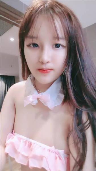 小白01年全身白嫩清纯萌妹，卡哇伊情趣装[1V 1.07G][百度盘]